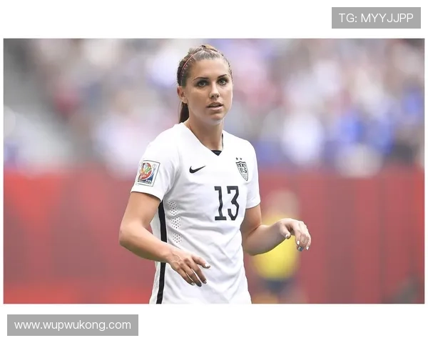 亚历克斯·摩根在家切牛排用的刀，比我房租还贵