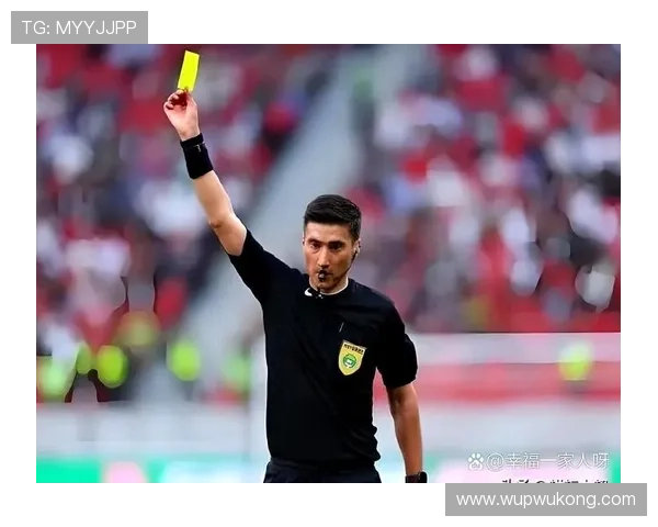 反常识解读：足球比赛中围堵裁判的判罚边界到底在哪？