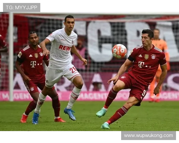 拜仁慕尼黑防守问题显现，站位与回防失衡对赛季走势形成制约