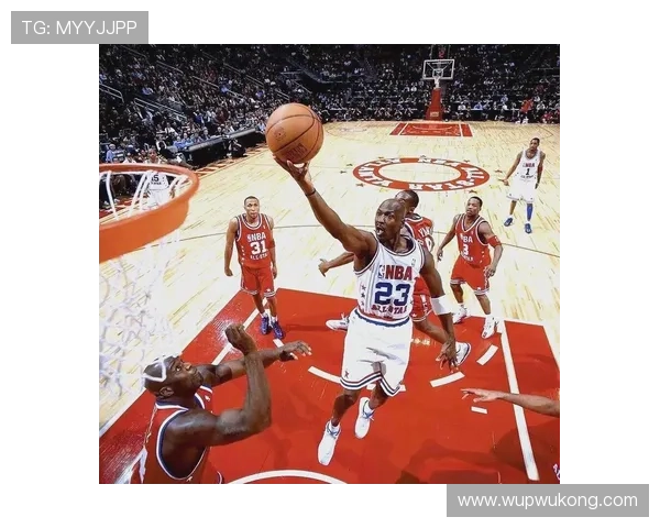 皮蓬无球跑动制造防守裂隙，拉开空间助公牛战术升级